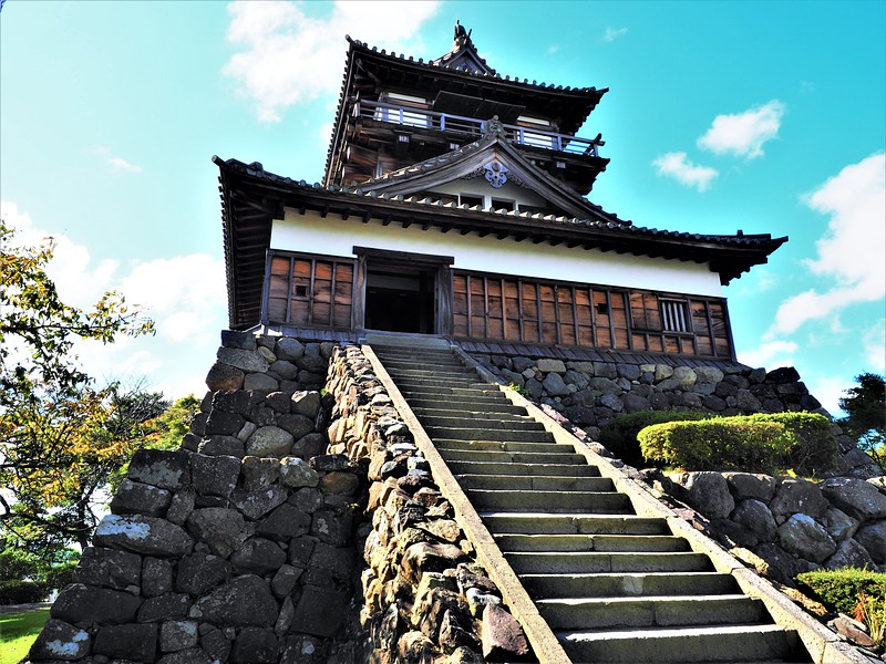 丸岡城 公式サイト – 日本100名城・北陸地方唯一の現存天守へようこそ!
